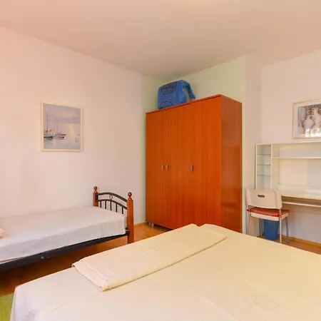 1 Bedroom In Apartment *
