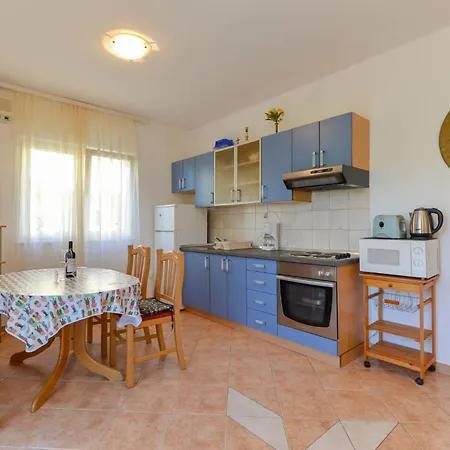 Apartment 1 Bedroom In Zadar
